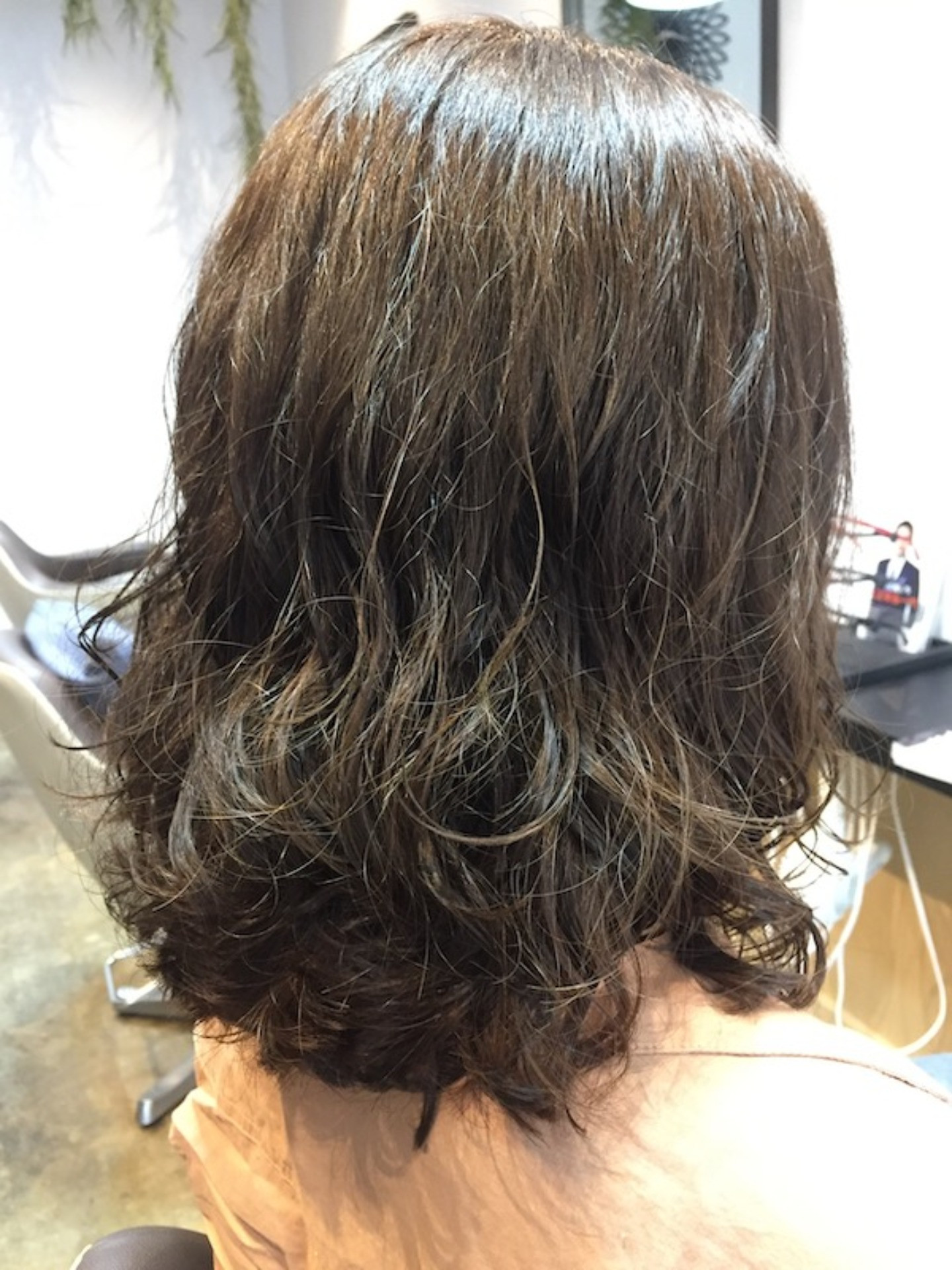 少しルーズに！キメ過ぎないゆるふわパーマ