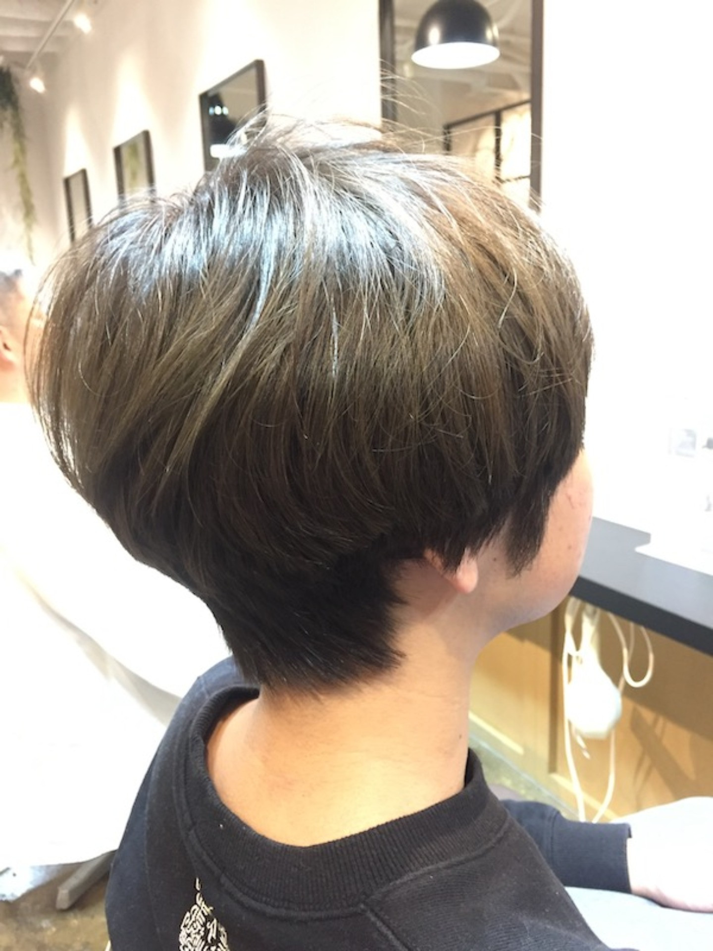 マッシュ系ショートにブルーベースのカラー