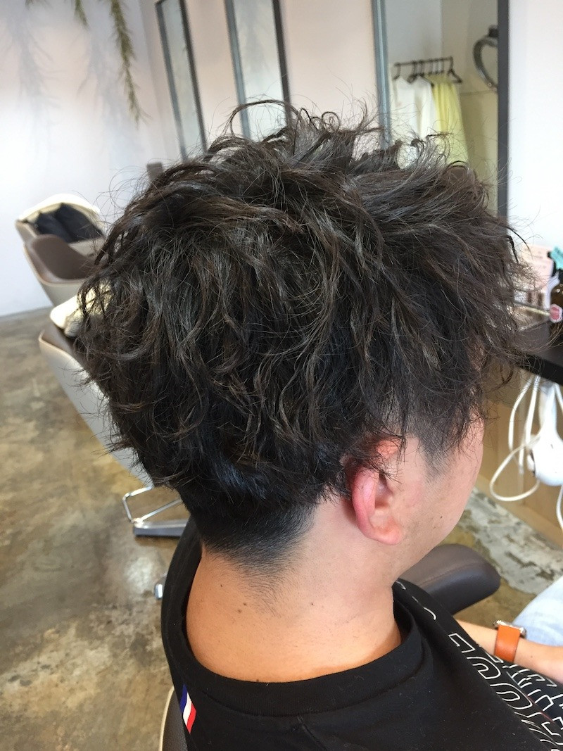 ツイストパーマ・メンズスタイルは姫路市の美容院BEREA(ベレア)はメンズスタイルのカッコよさを叶える美容室／ヘアサロン