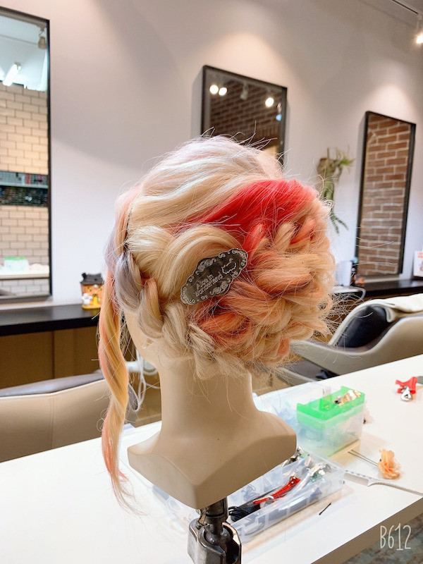 華やかな編み込みスタイルはパーティーにも成人式にも！姫路市の美容院BEREA(ベレア)はお客様のキレイを叶える美容室／ヘアサロン