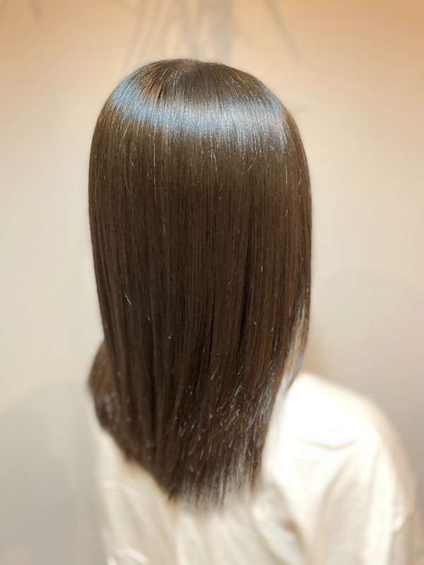 髪質改善ストレート「ハリスノフ」を広がりやすい髪質の中学生が体験！姫路市の美容院BEREA(ベレア)はお客様のキレイを叶える美容室／ヘアサロン