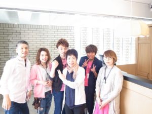 お客様の誕生日に記念撮影！